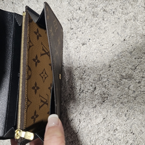 Authentic Louis Vuitton Sara wallet. - Picture 5 of 10